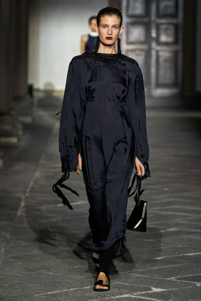 Look 27